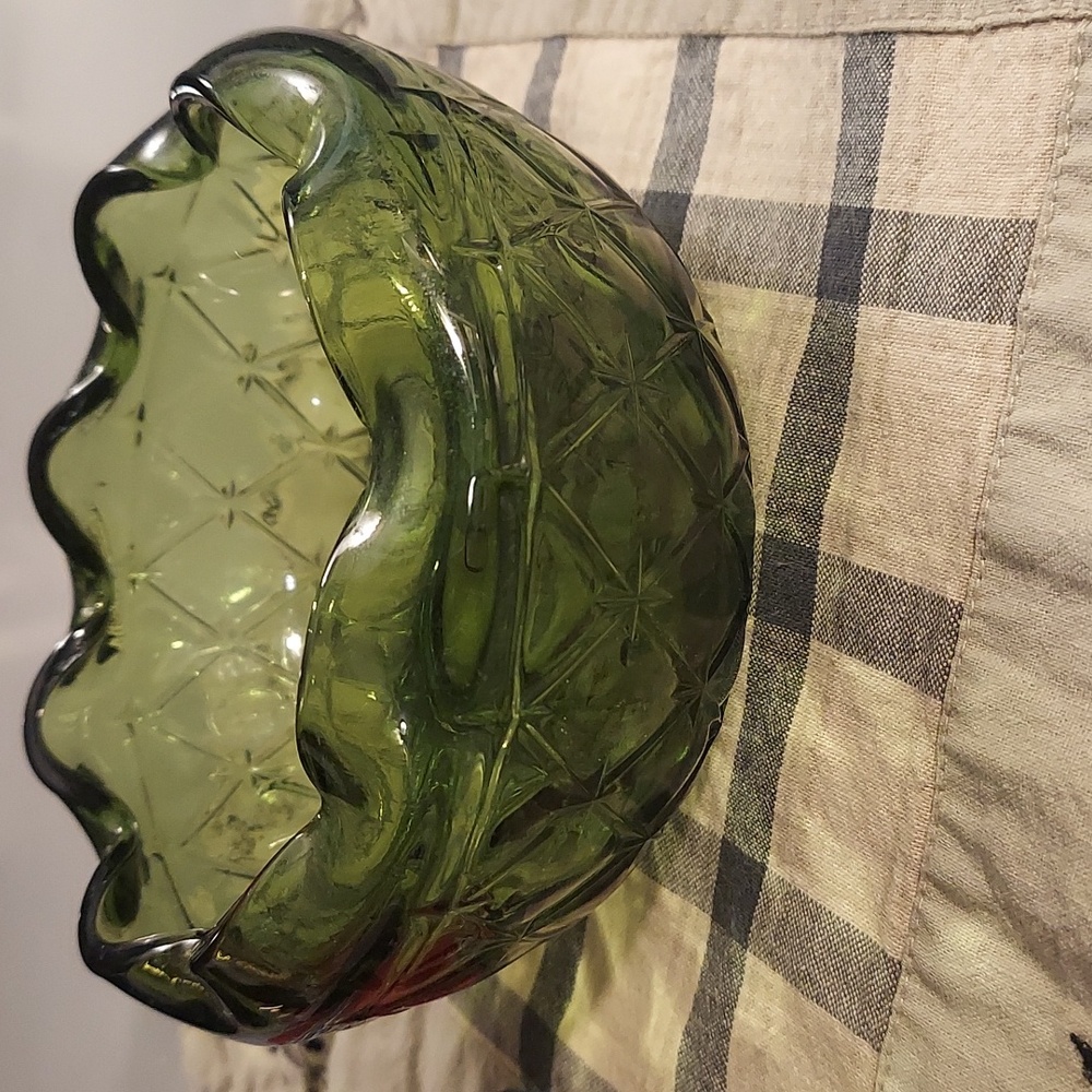 ❤️ Vintage Avocado Green Quilted Rose Bowl